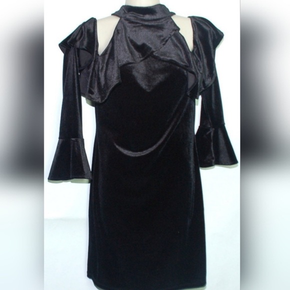 Romeo & Juliet Couture Dresses & Skirts - Romeo & Juliet Couture Velvet Long Bell Sleeve Party New Years Eve  prom Dress